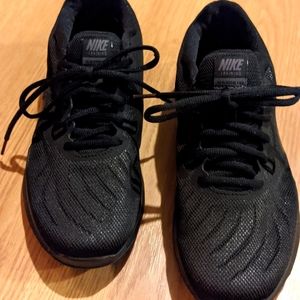 Nike cross-trainer tennis shoes